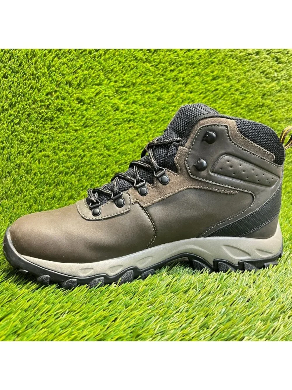Columbia Newton Ridge Plus II Mens Size 9E Brown Leather Waterproof Hiking Boots